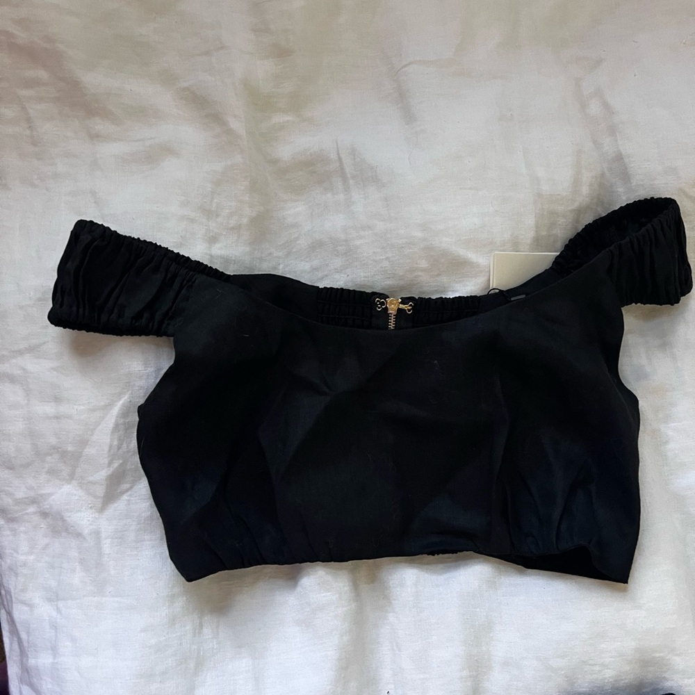 Dissh linen off shoulder or can wear regular crop top